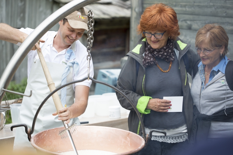 Festa del Latte Alto Adige 2014, produzione di formaggio artigianale